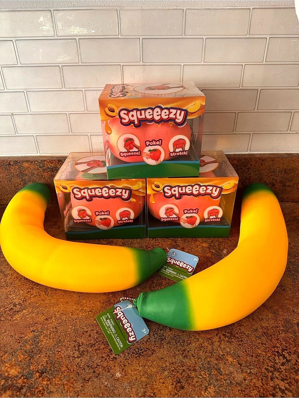 Squeezy Banana and peach Squeeze bundle NWT